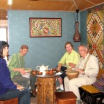 З Артуром , Беті та Аліє відвідуємо кримського гончаря Рустема
