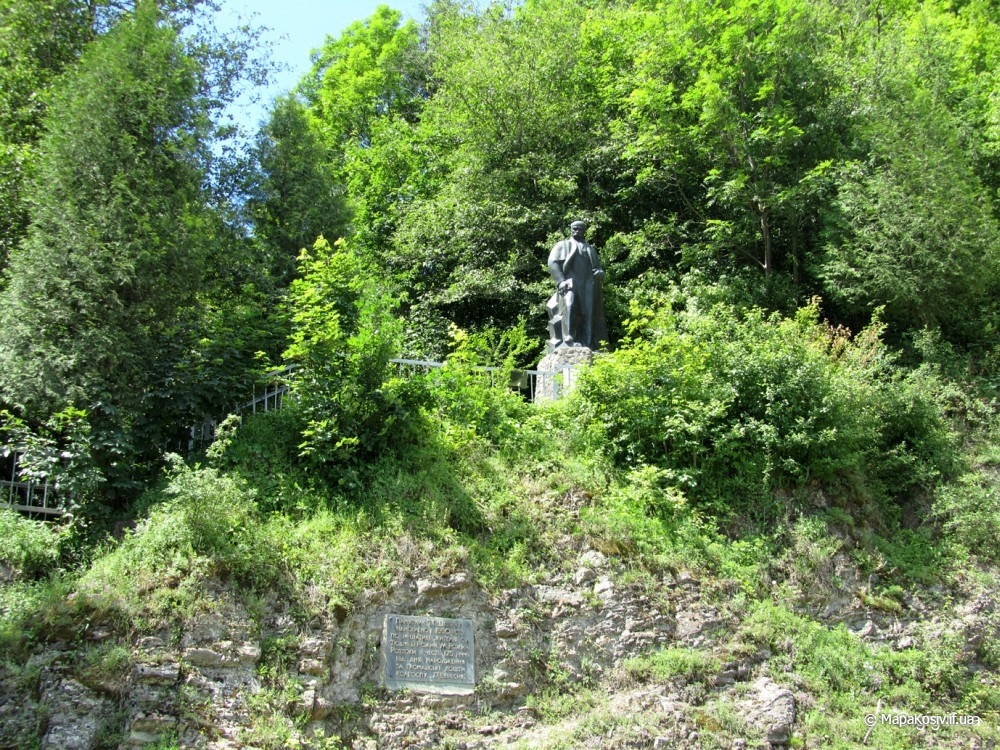Пам’ятник Тарасу Шевченку у Тюдові